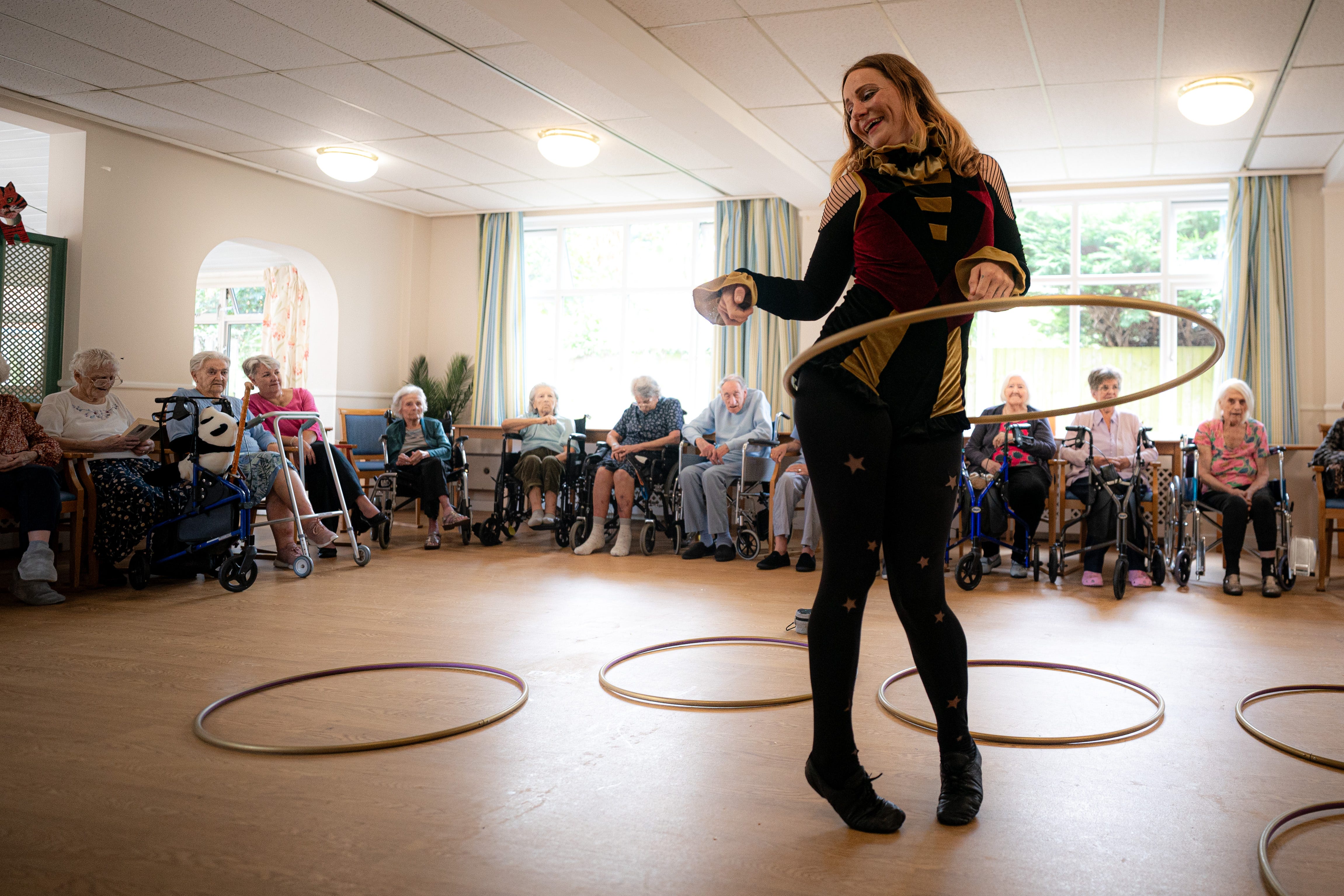 Circus performer Jasmin Edwards performs hula-hoop tricks (Ben Birchall/PA)