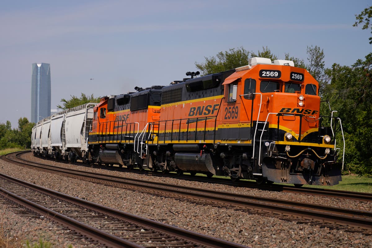 Railroad BNSF stresses safety but is still held back by longstanding industry issues, report finds