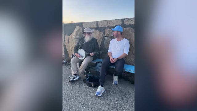 <p>Coldplay’s Chris Martin chills with busker in seaside town ahead of band’s Dublin concert.</p>