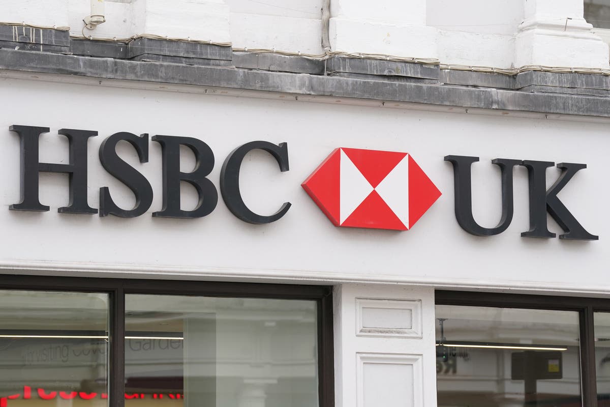 HSBC reveals senior management overhaul as new chief takes reins