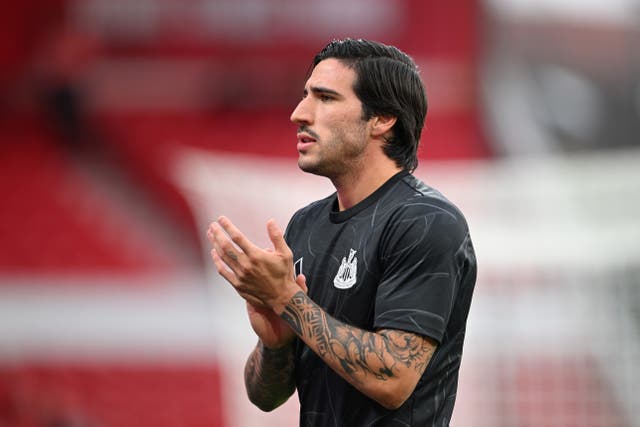 <p>Sandro Tonali of Newcastle United applauds the fans during his warm up</p>