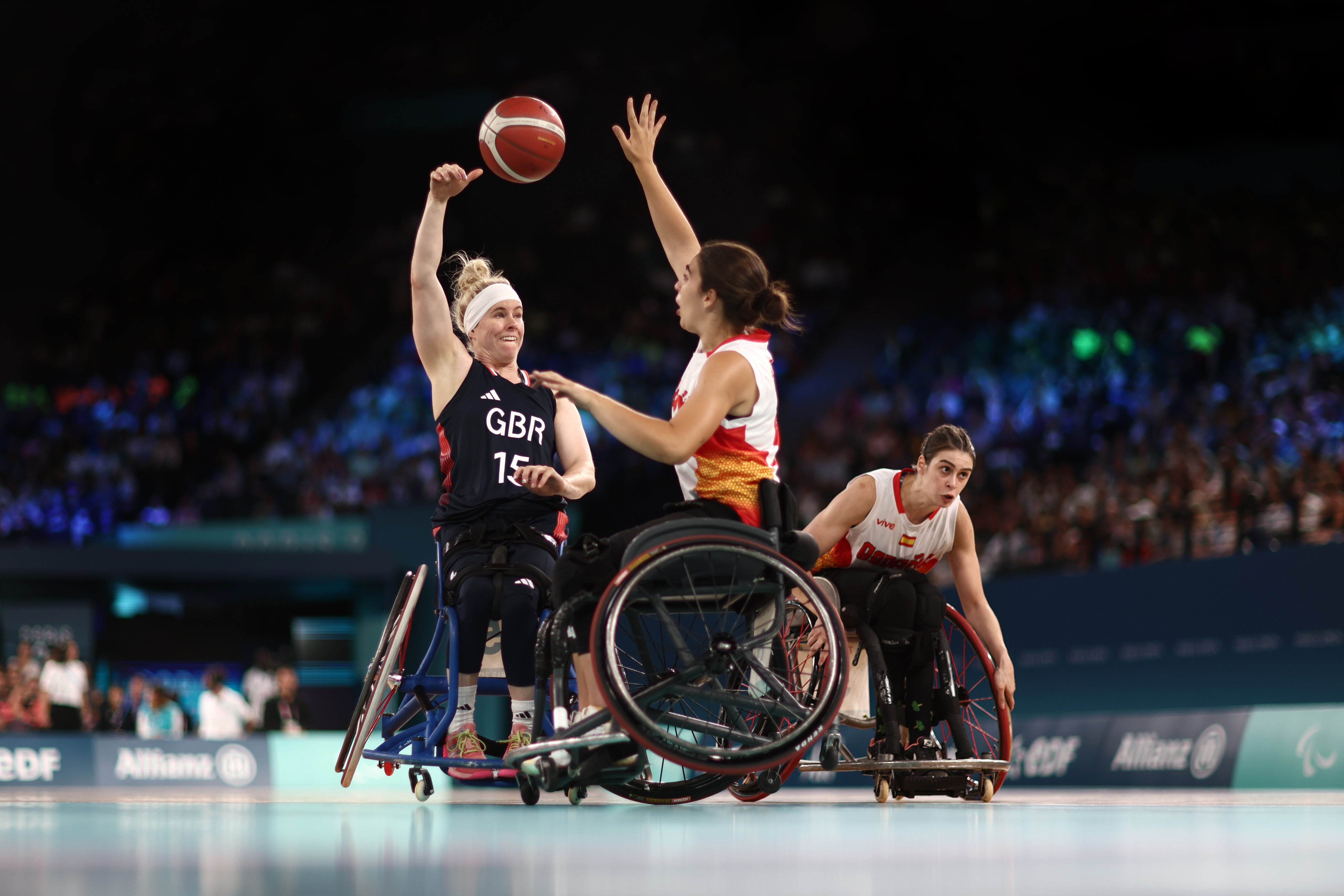 Although international competitions of wheelchair basketball have separate women’s and men’s teams, athletes at the national level often train together