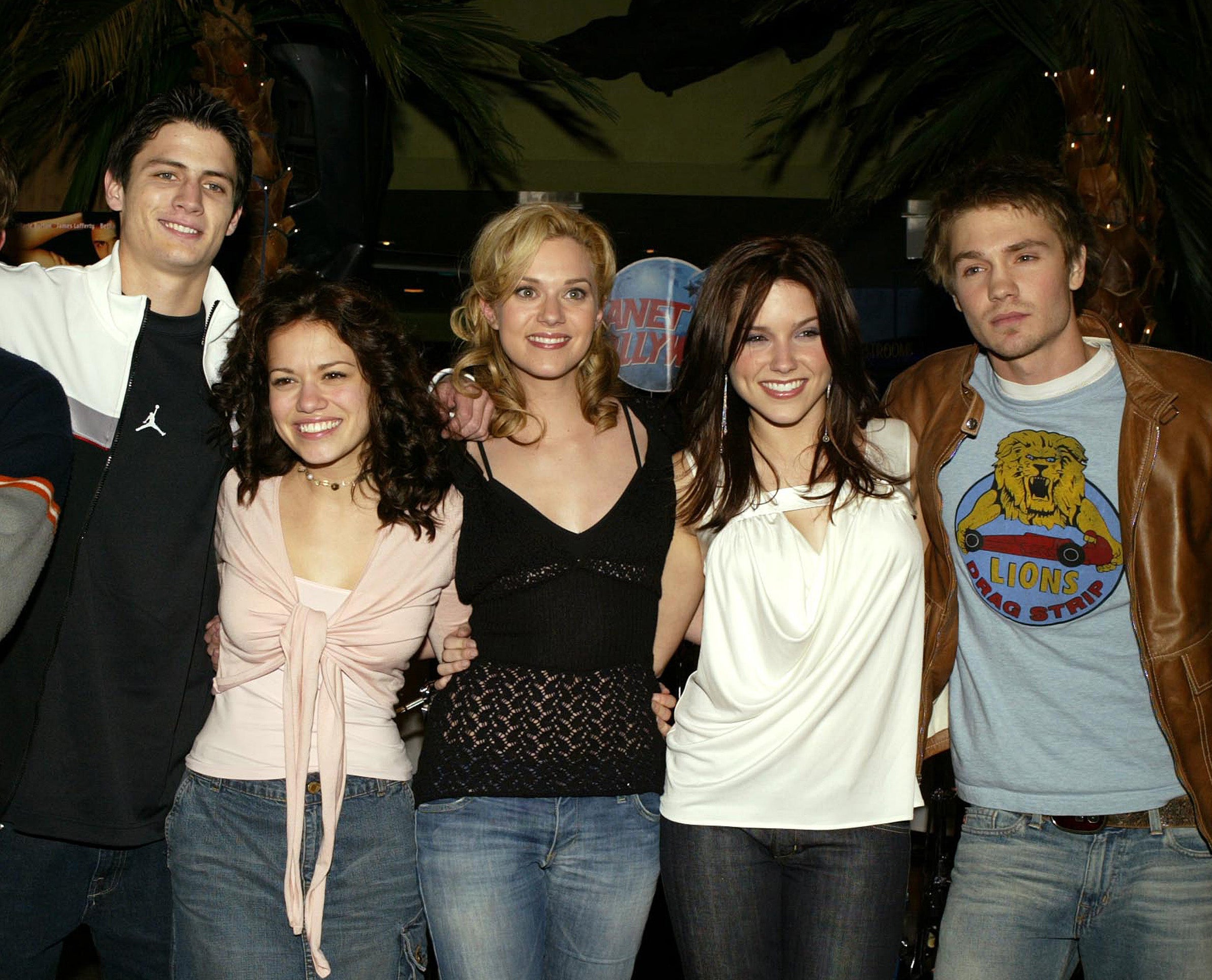 Elenco de 'One Tree Hill' (LR): James Lafferty, Bethany Joy Lenz, Hilarie Burton, Sophia Bush e Chad Michael Murray