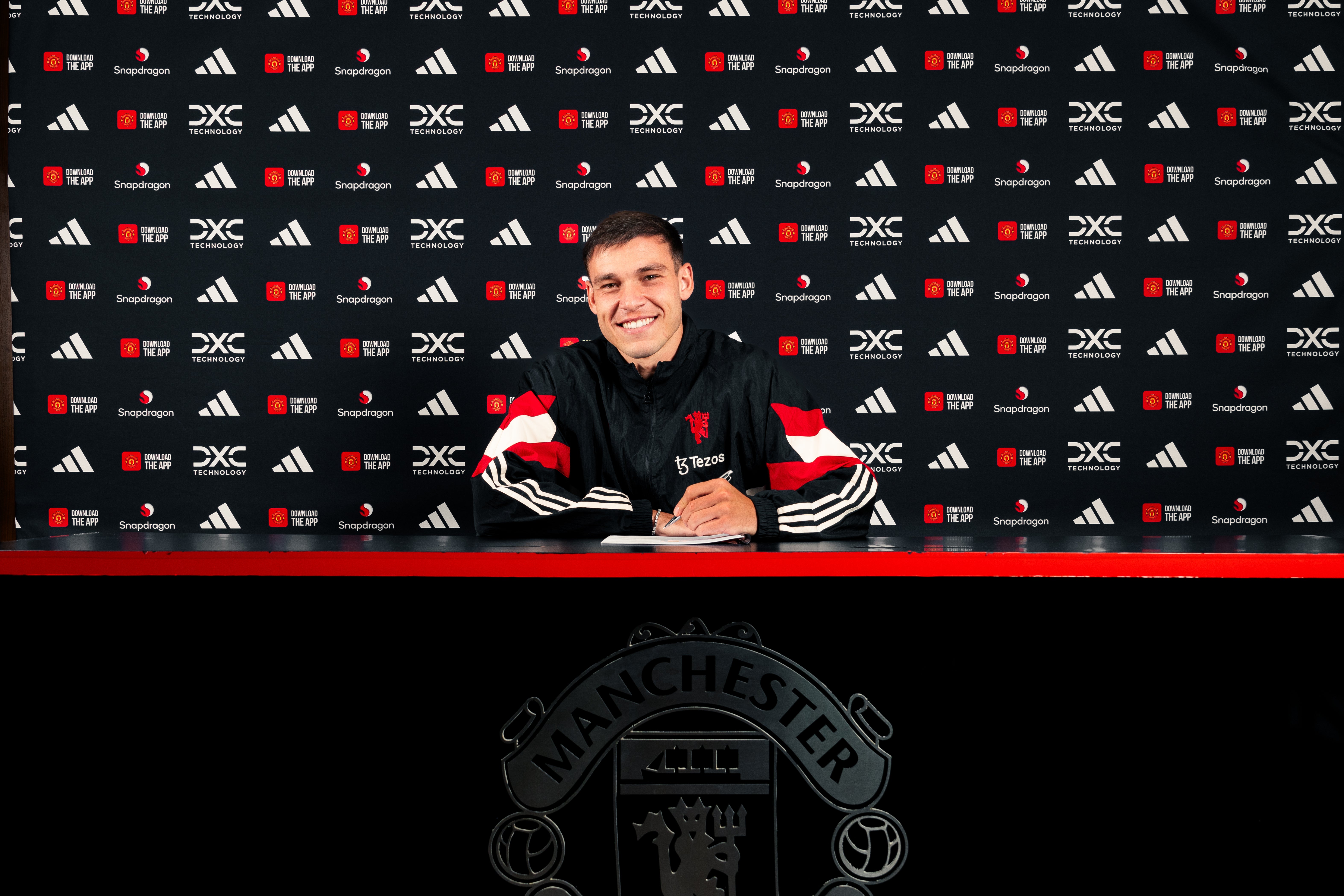 Manuel Ugarte signs on the dotted line at Old Trafford