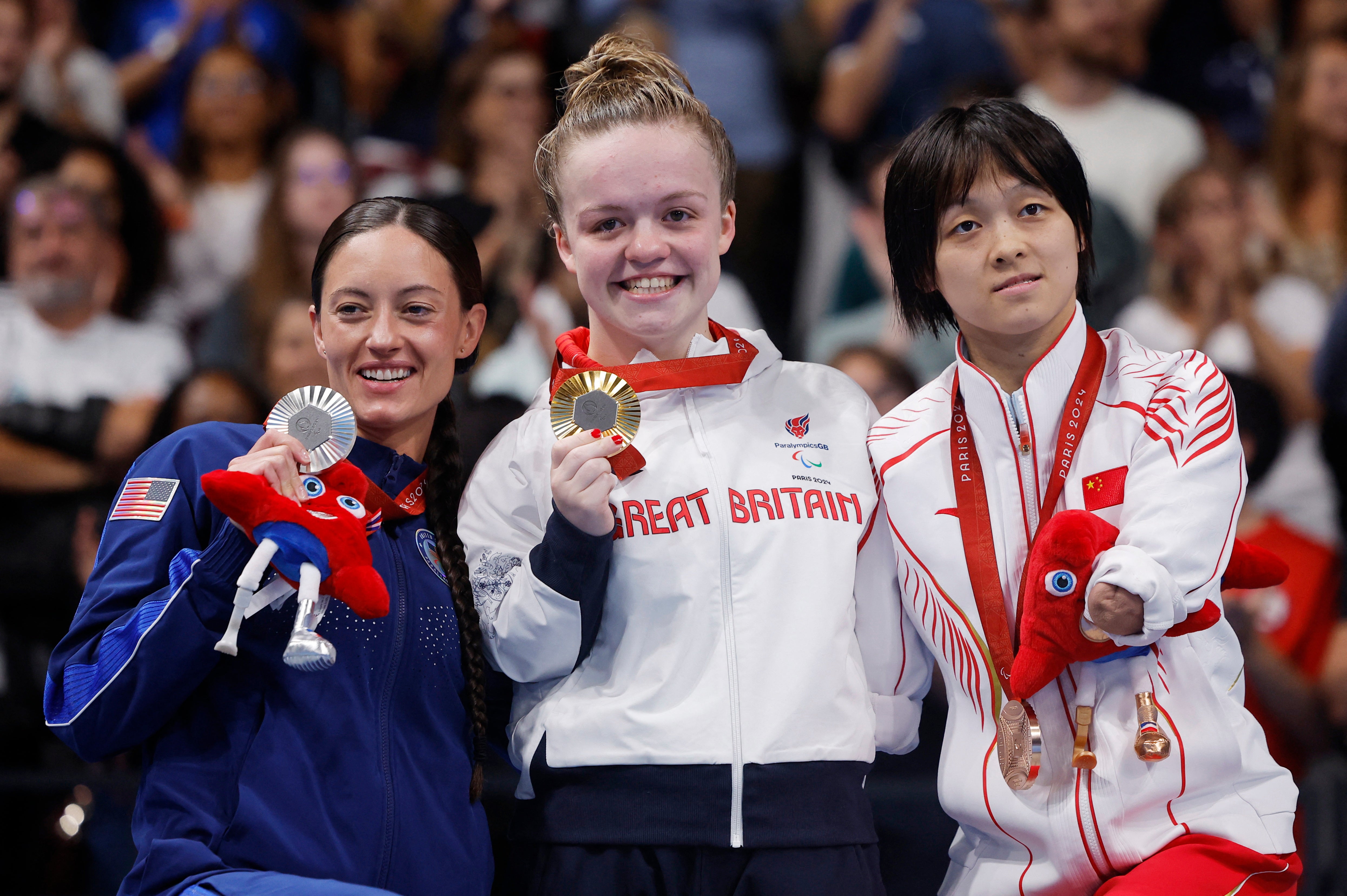 Maisie Summers-Newton with silver medallist Ellie Marks of the US and and bronze medallist Daomin Liu of China