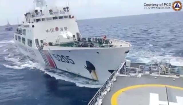 <p>A Chinese coast guard ship, right, collides with a Philippine Coast Guard vessel near the Sabina Shoal at the disputed South China Sea on 31 August </p>