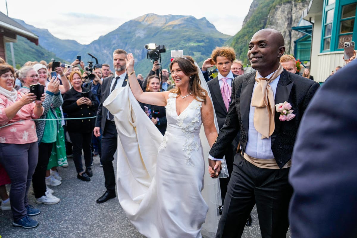 Norwegian princess M&auml;rtha Louise marries a sixth generation American shaman in a star-studded wedding