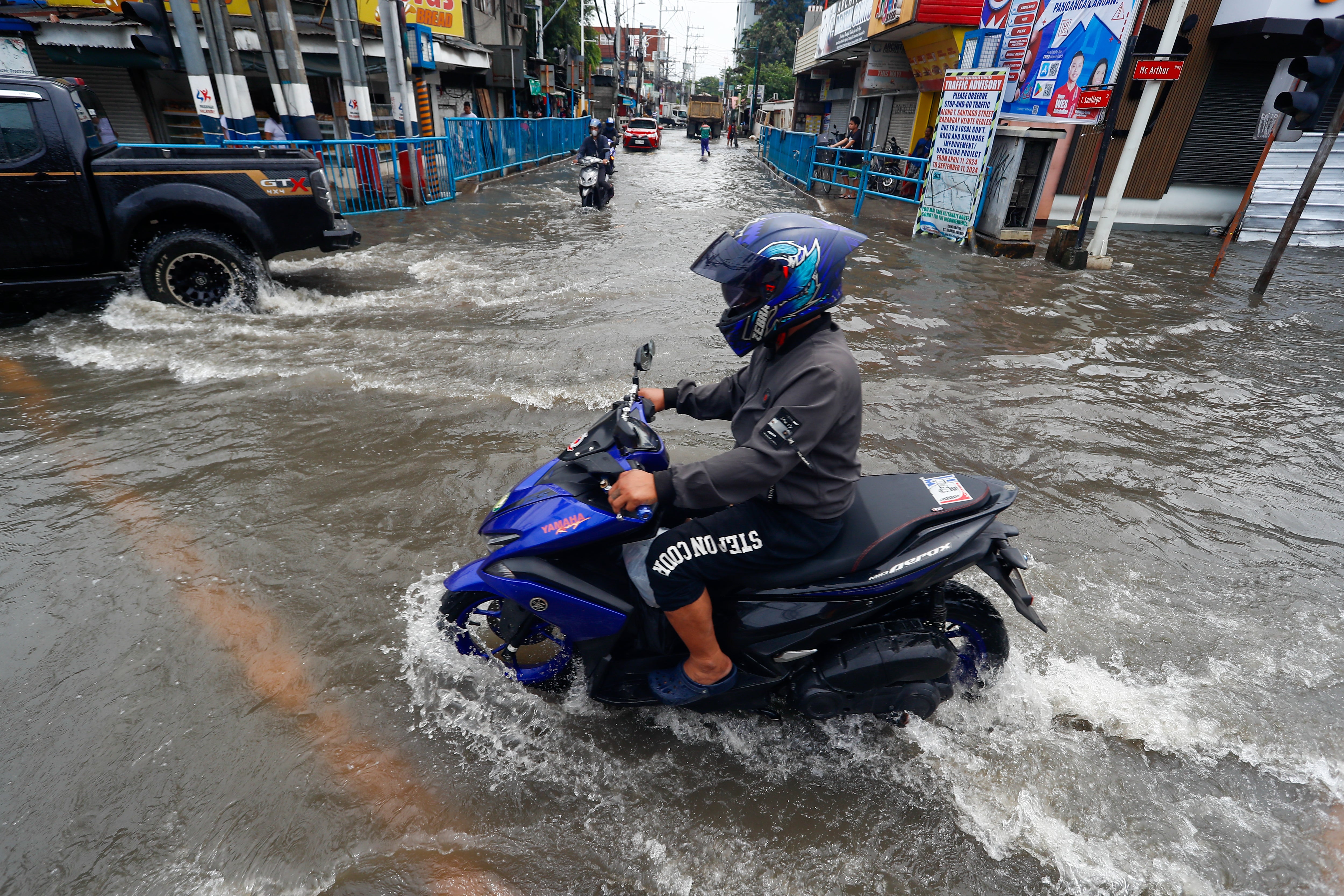 Heavy rains cause floods in the Philippines
