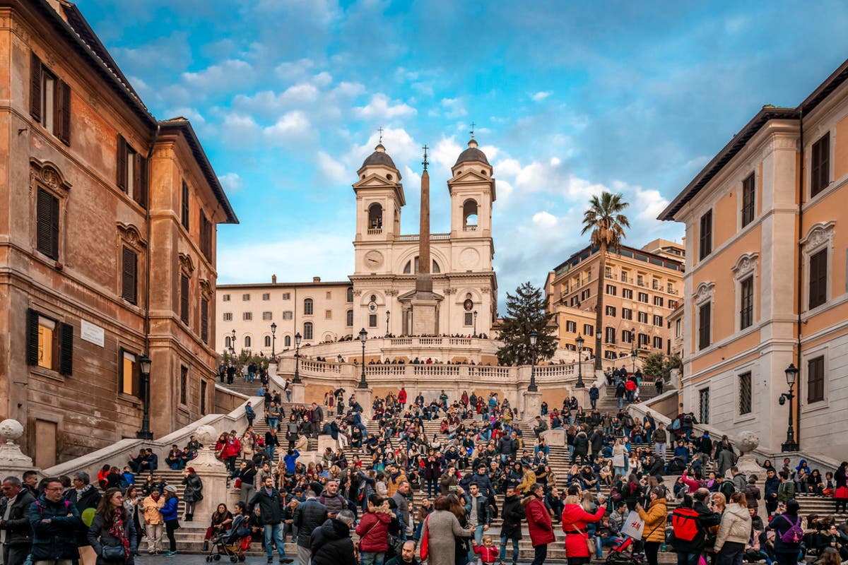 Italy plans tourist tax of up to €25 a night to tackle overcrowding in cities like Florence and Rome