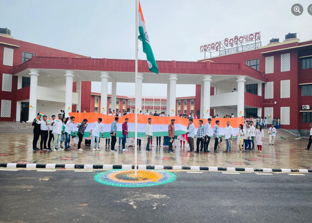 <p>Ravenshaw University students and staff celebrate Independence Day</p>