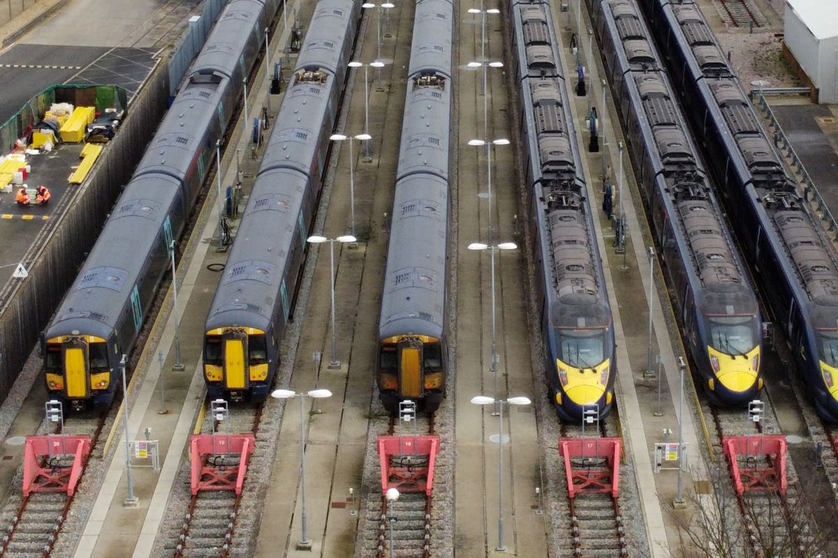 Tories call for independent pay body for public sector rail workers