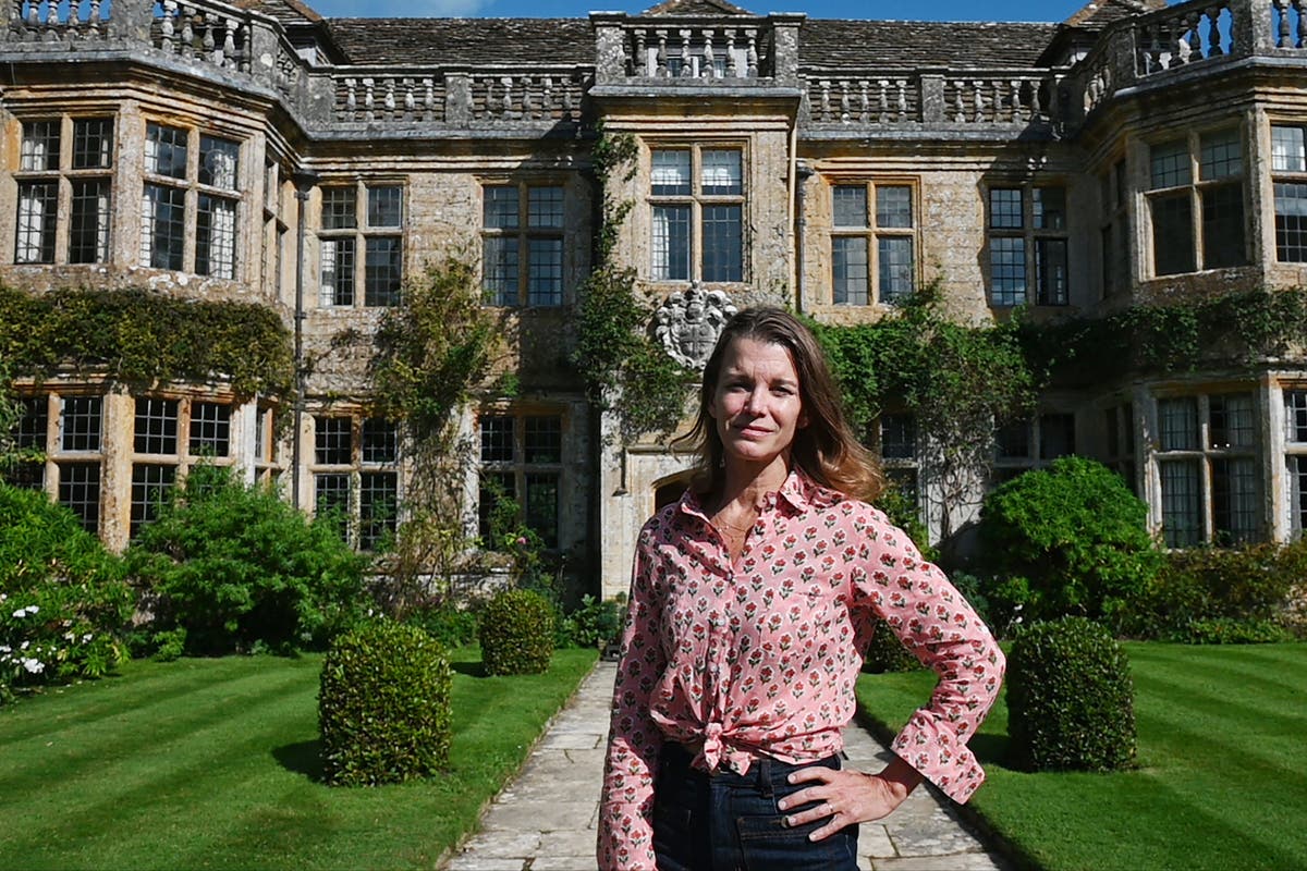 Viscountess calls on amateur sleuths to solve mystery of Duck Strangler on Earl of Sandwich&rsquo;s estate