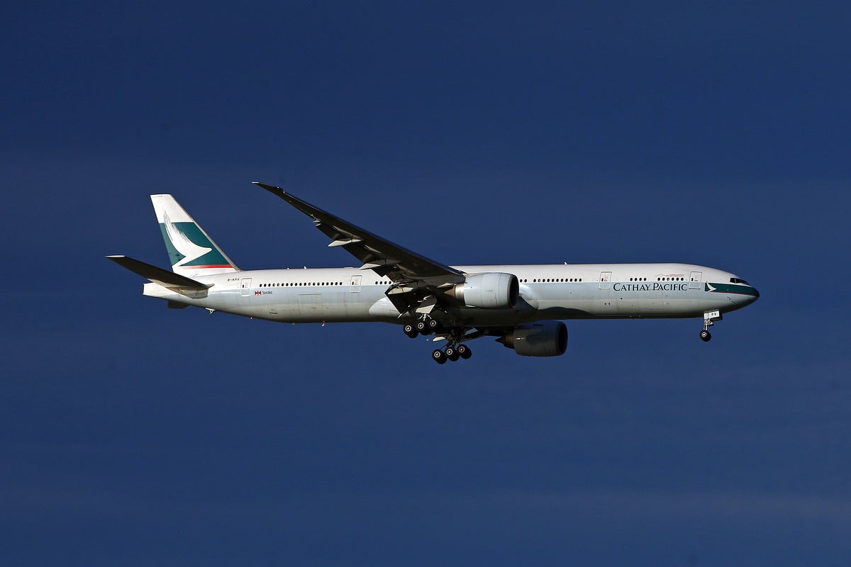 Man dies after collapsing mid-air on Hong Kong flight