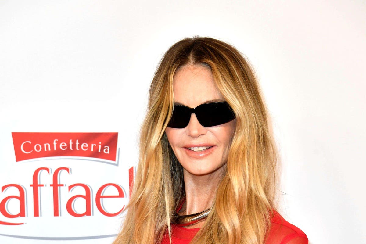 Elle Macpherson reveals secret breast cancer diagnosis – how to spot the warning signs