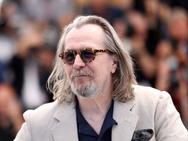 <p>Gary Oldman</p>