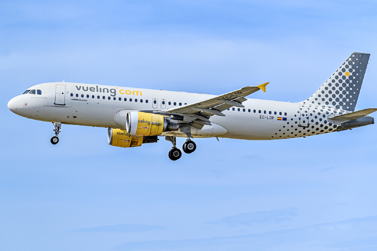 Airline denies claims passengers were kicked off a plane because they are Jewish