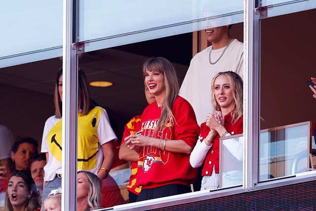 <p>Taylor Swift will be attending the Kansas City Chiefs game to support Travis Kelce</p>