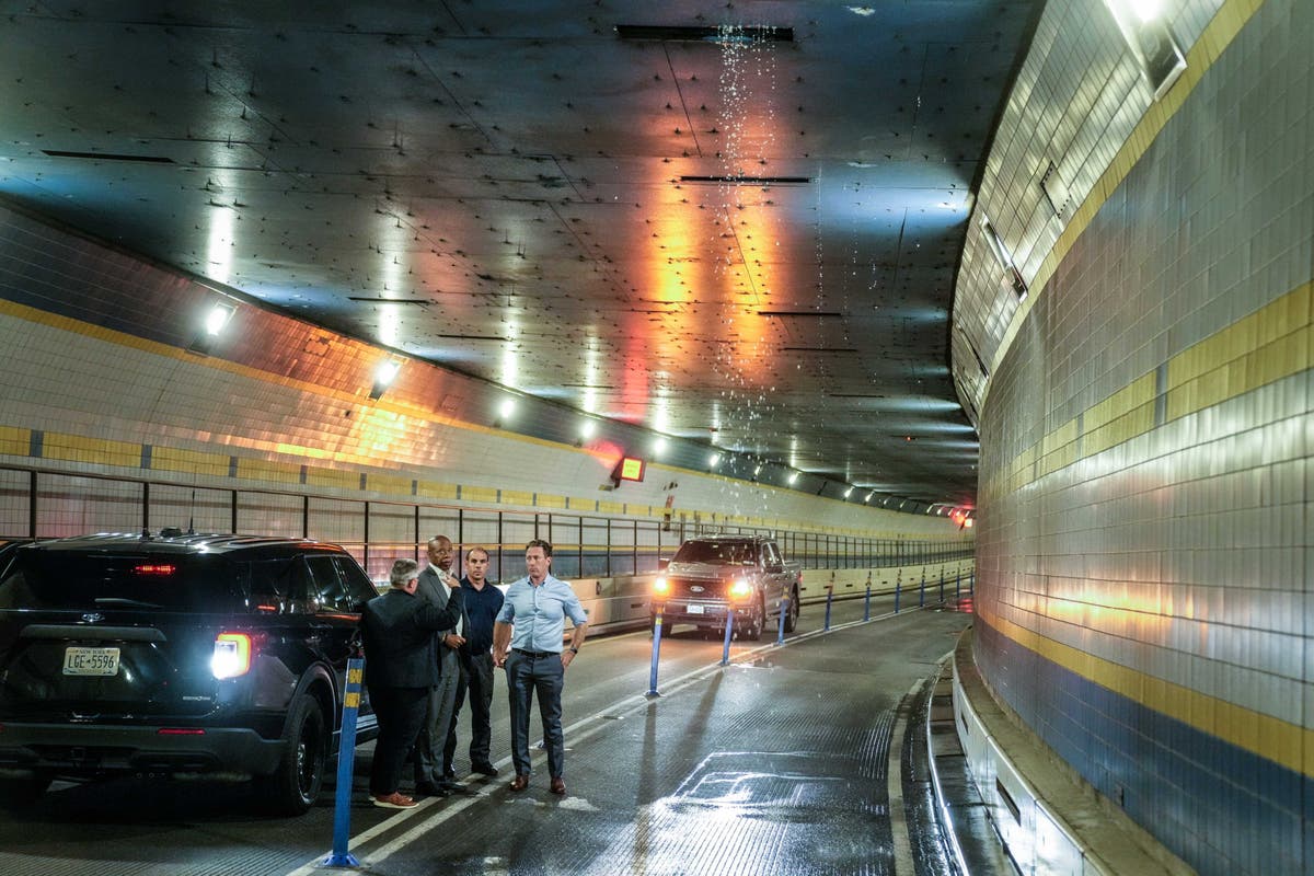 Queens-Midtown Tunnel leaks after New York contractor accidentally drills hole in it The