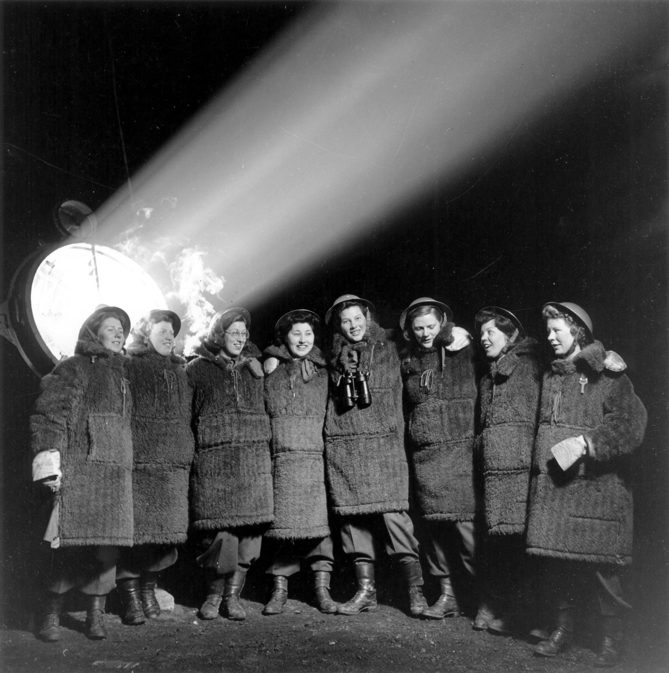 Auxiliary Territorial Service searchlight operators, South Mimms, 1943