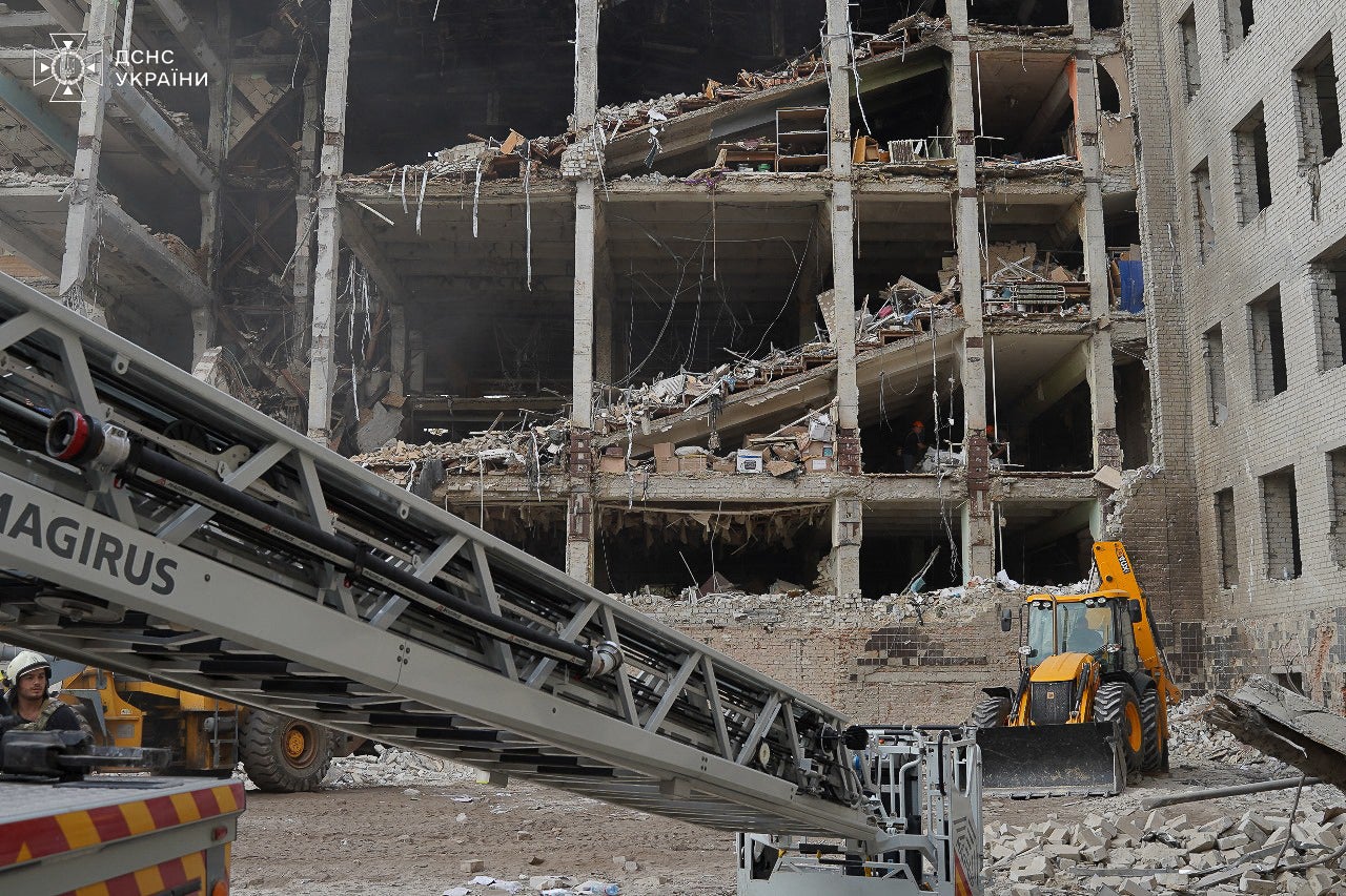 Ukrainian rescuers working in the military communications institute in Poltava, eastern Ukraine, two days after it was hit by Russian missiles