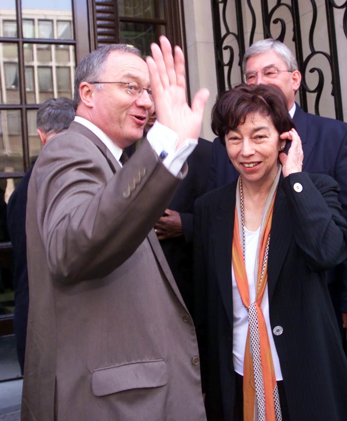 The London mayor Ken Livingstone joins Gavron outside the temporary Greater London Authority offices in Westminster for a swearing in ceremony