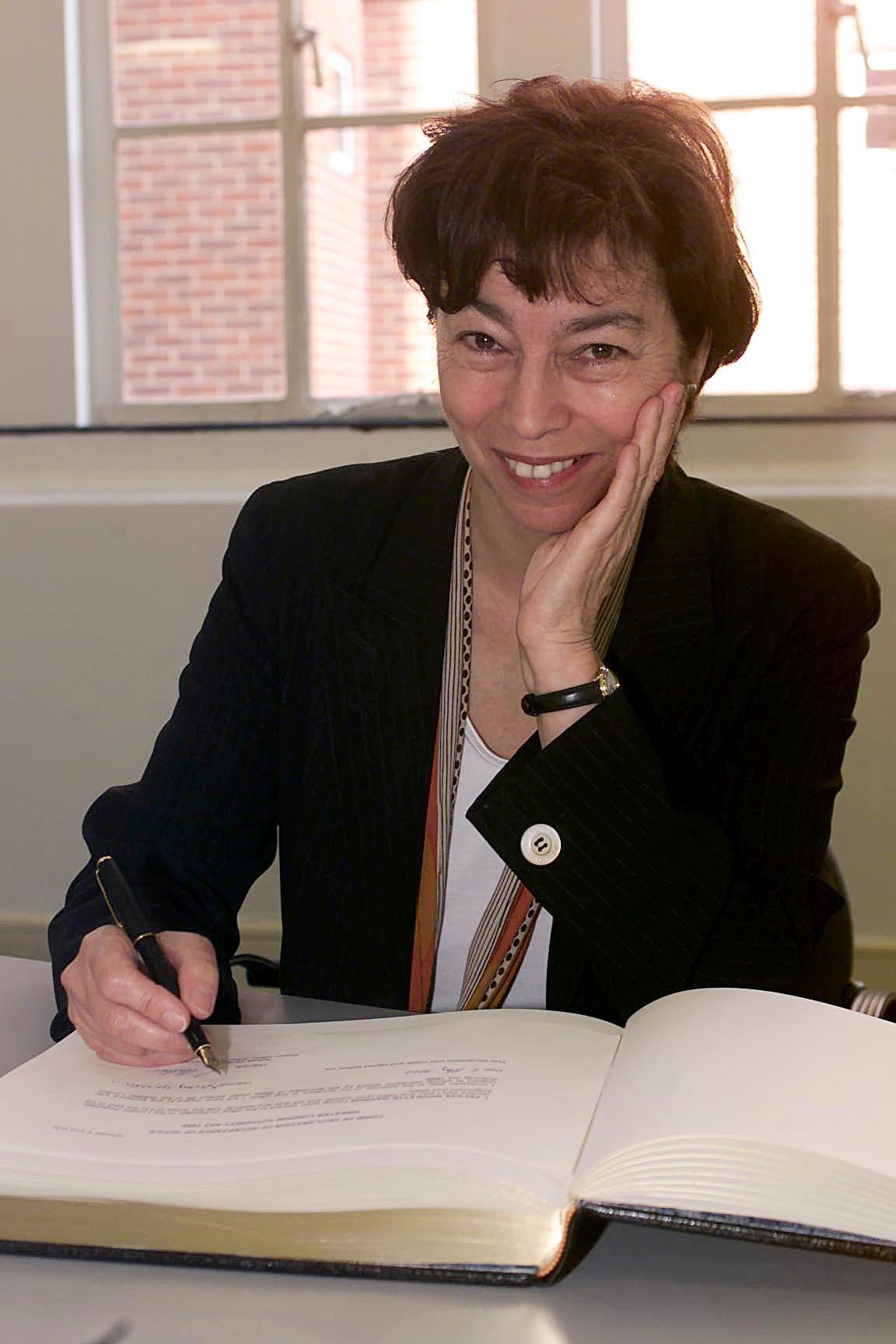 Gavron signs the 1999 Greater London Authority Act