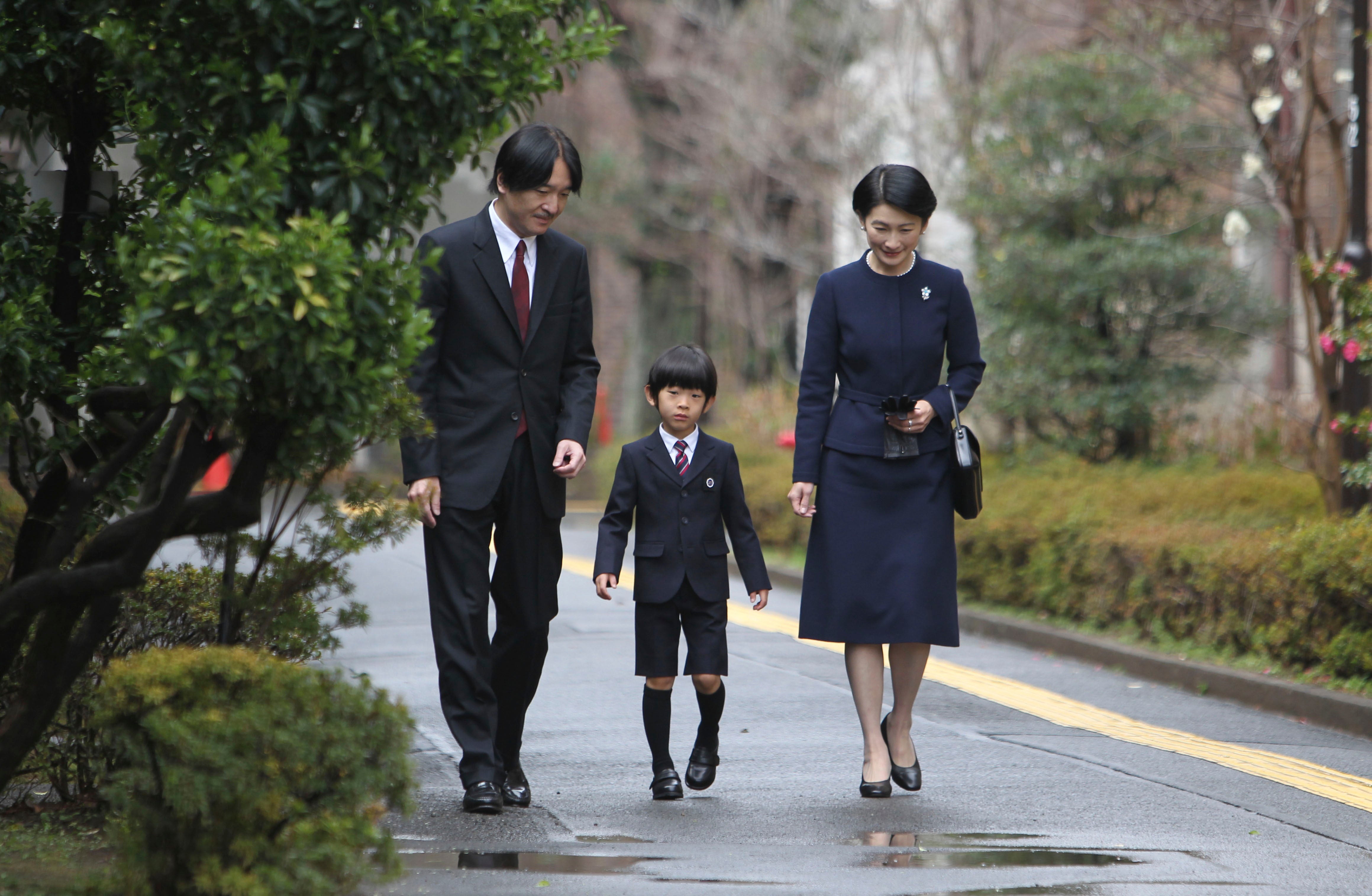 Japan's Prince Hisahito, center, accompanied by his father Prince Akishino and mother Princess Kiko arrives at Ochanomizu University-affiliated kindergarten for his graduation ceremony in Tokyo, March 14, 2013. (AP Photo/Junji Kurokawa, Pool, File)