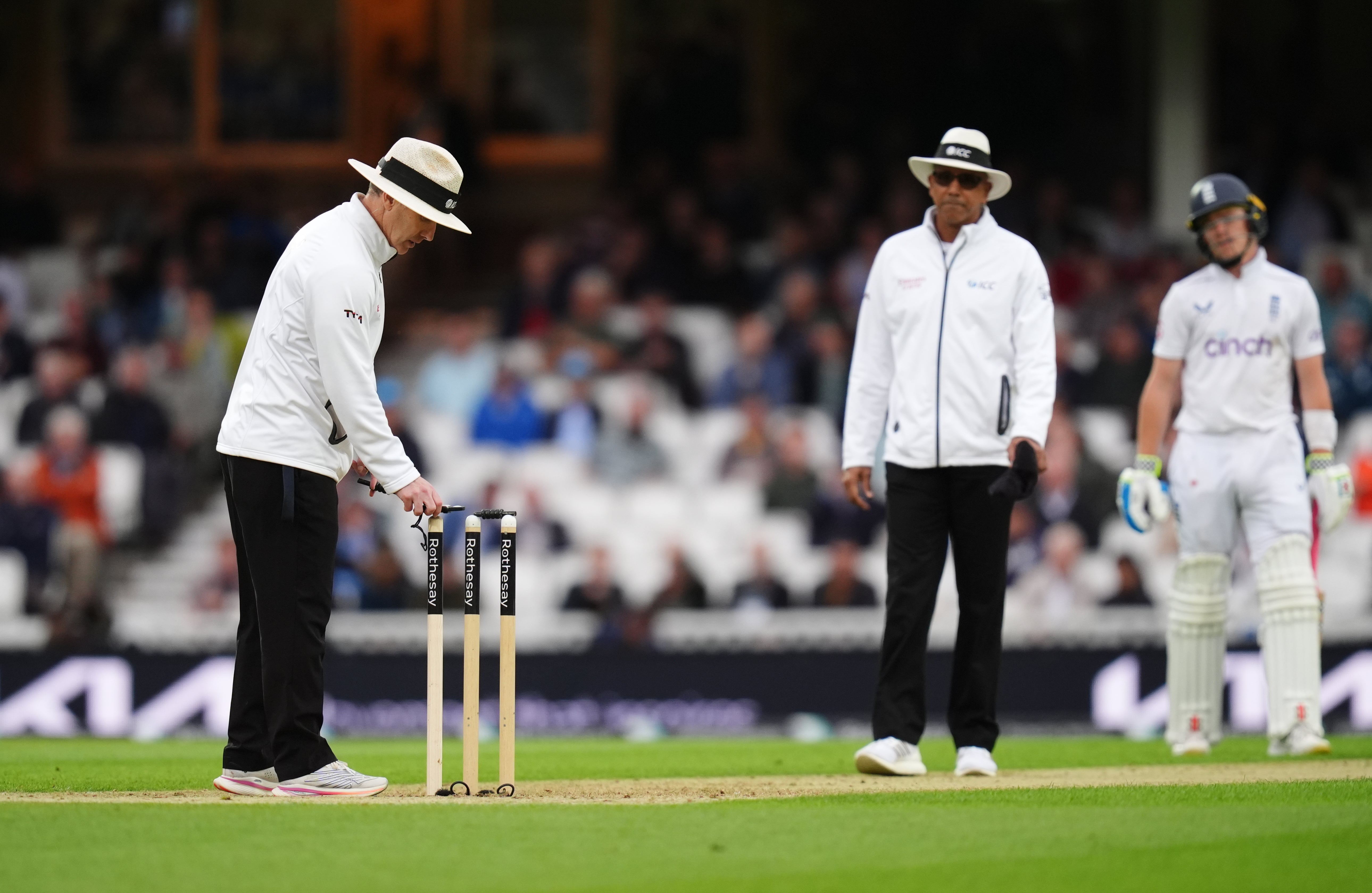 The players spent three hours in the dressing room in the middle of the day because of bad light