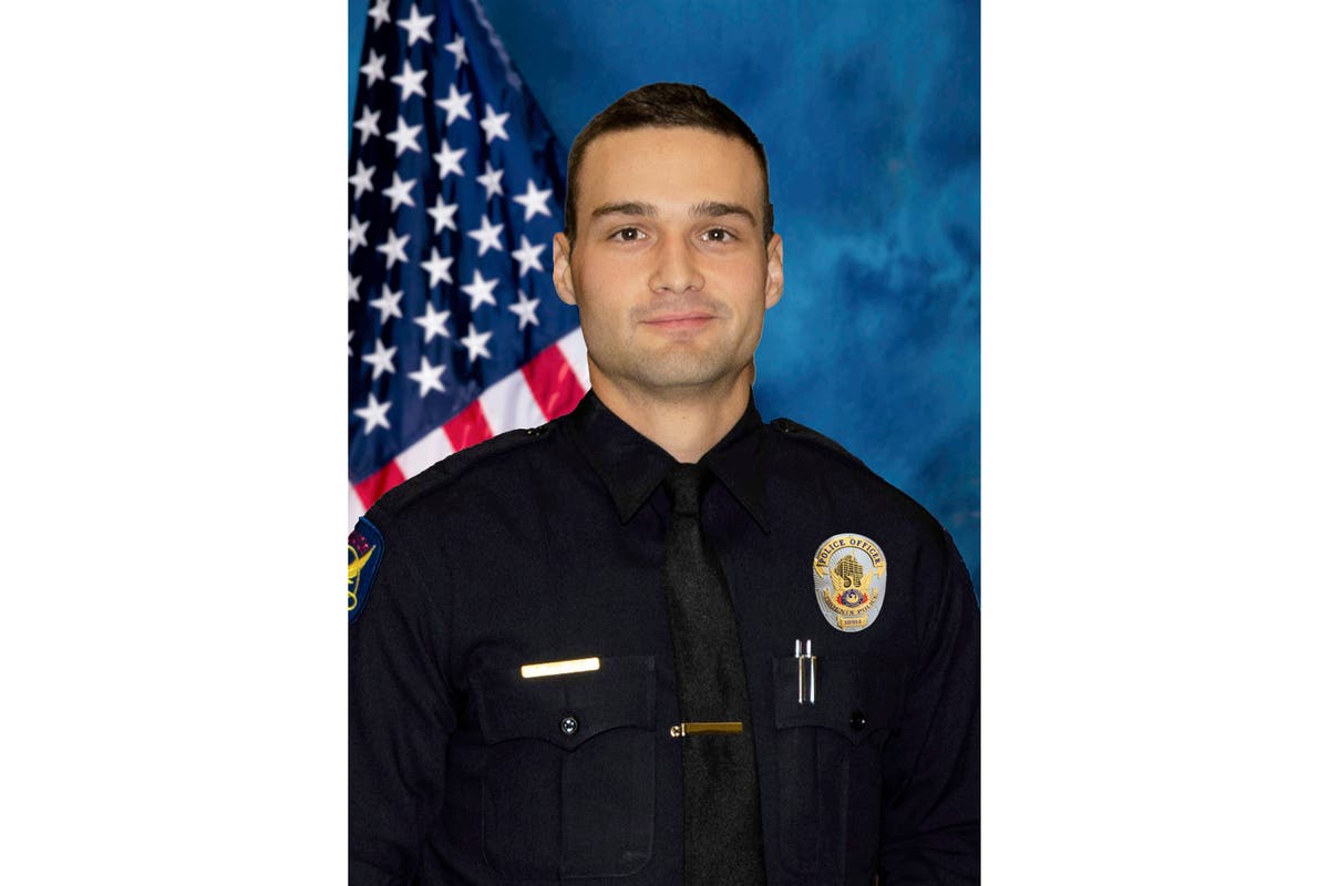 Phoenix police officer dies days after suspect charged with shooting 2 officers Phoenix police officer dies days after suspect charged with shooting 2 officers