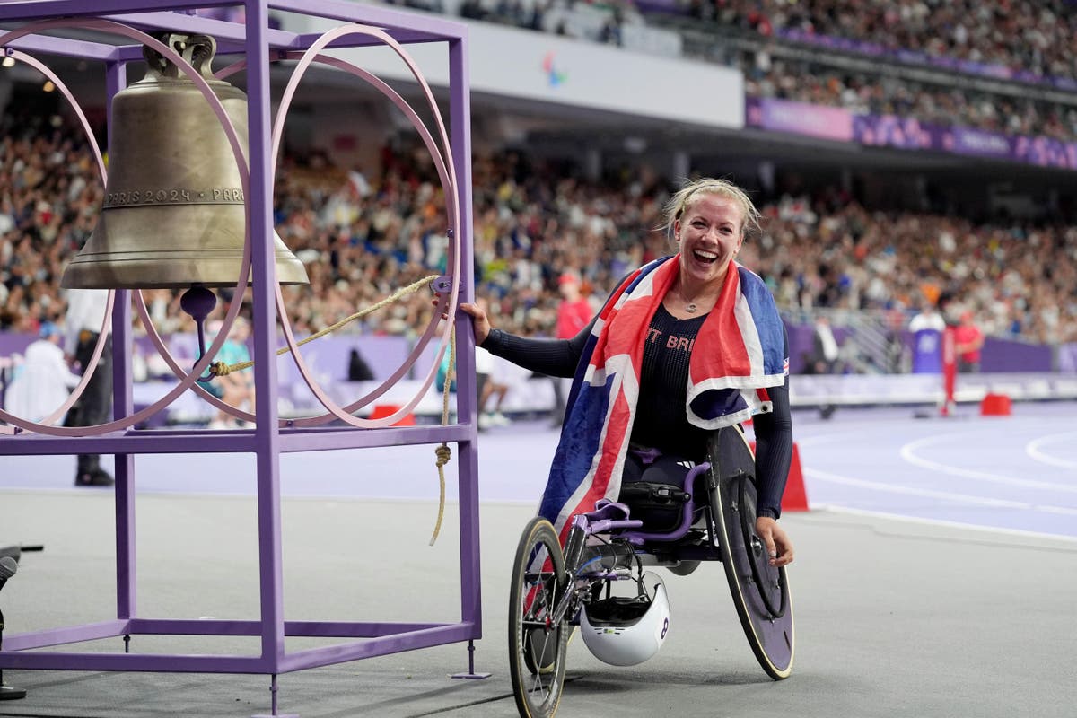 Hannah Cockroft eases to her ninth Paralympic title in women’s T34 800m final