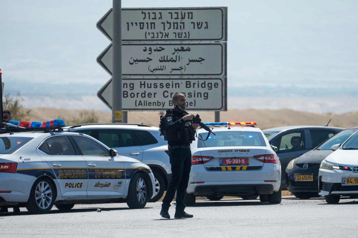 Three Israelis shot dead at crossing between Jordan and occupied West Bank