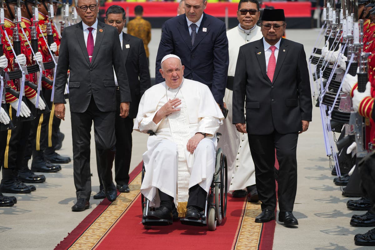 Pope Francis urges end to tribal violence in Papua New Guinea visit