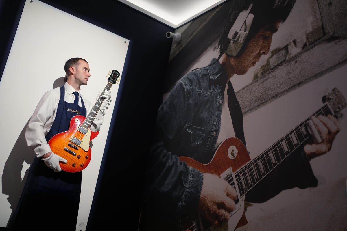 Noel Gallagher&rsquo;s Definitely Maybe guitars to fetch thousands after Oasis reunion