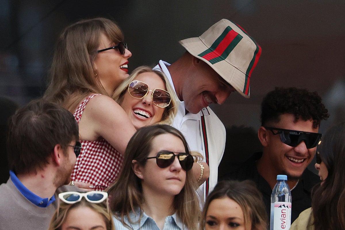 The ocean just got hotter! Taylor Swift and Travis Kelce, alongside Patrick and Brittany Mahomes, were spotted indulging in a lavish double date aboard a breathtaking yacht. Exclusive photos will leave you starstruck! - News
