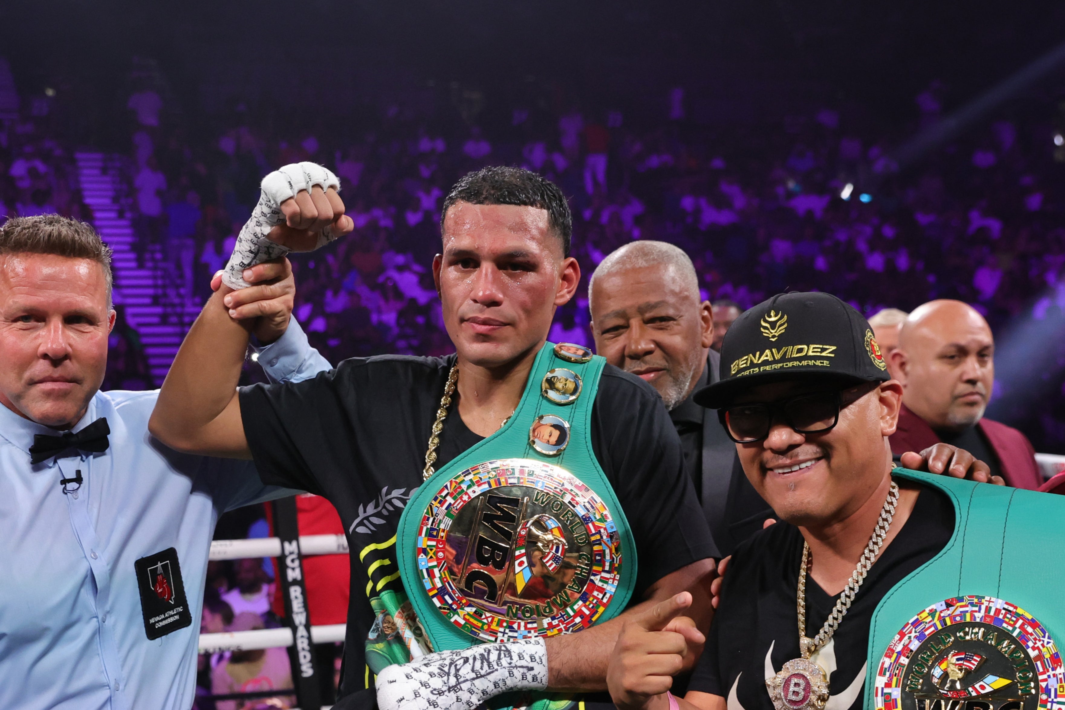 Many fans wish to see Canelo fight David Benavidez (centre)