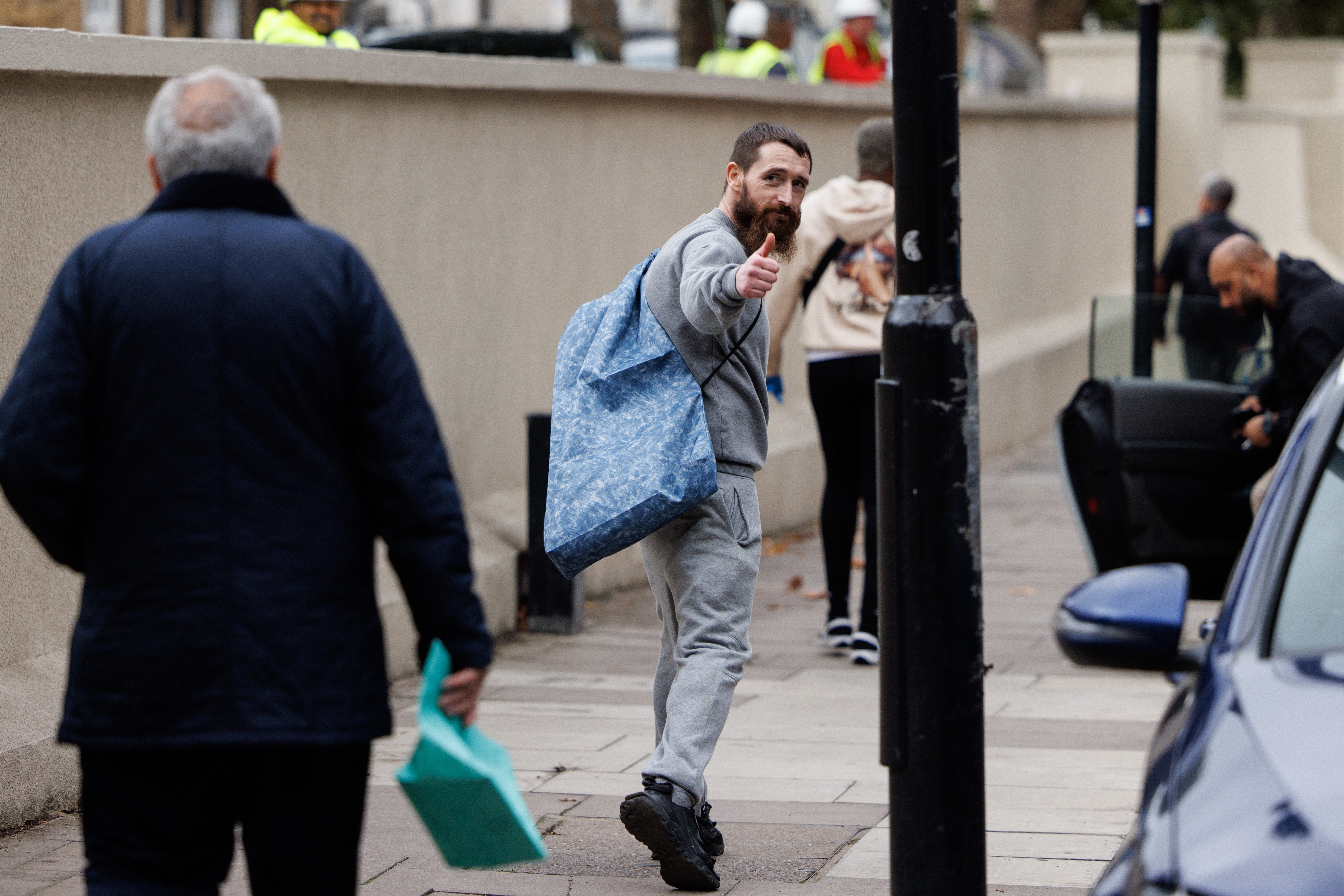 A prisoner gives a thumbs up after being let out from HMP Pentonville early