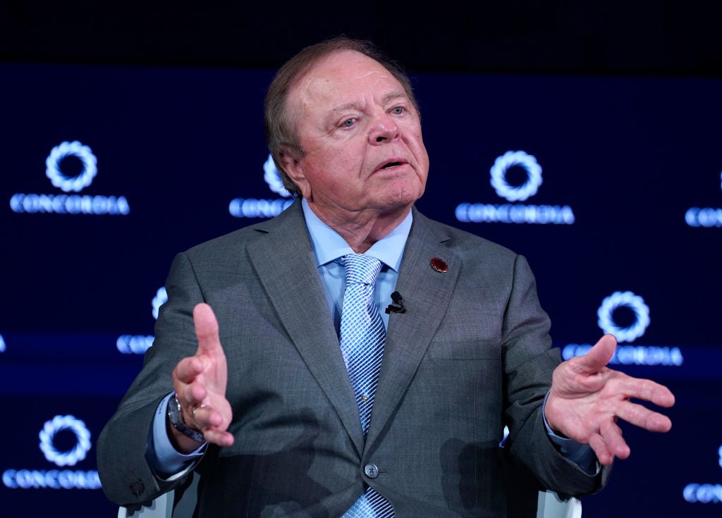 O presidente executivo da Continental Resources, Harold Hamm, fala em um evento de 2023 em Nova York. Desde então, ele se tornou um dos maiores financiadores de Donald Trump no ciclo de 2024.