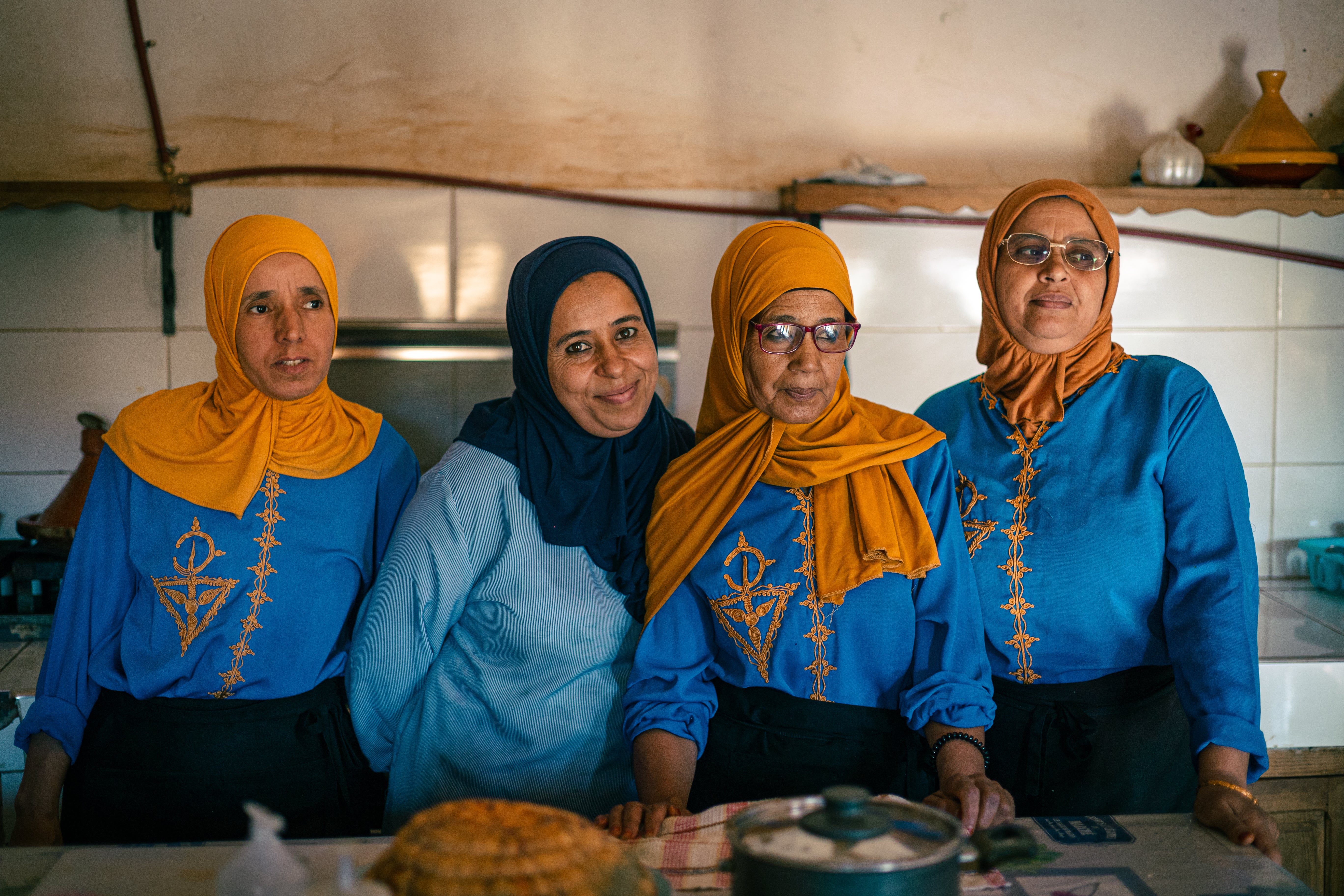 Mulheres na aldeia de Aït Benhaddou, no sopé das montanhas do Atlas