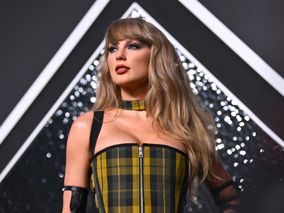 Taylor Swift becomes most-awarded solo artist in MTV VMAs history