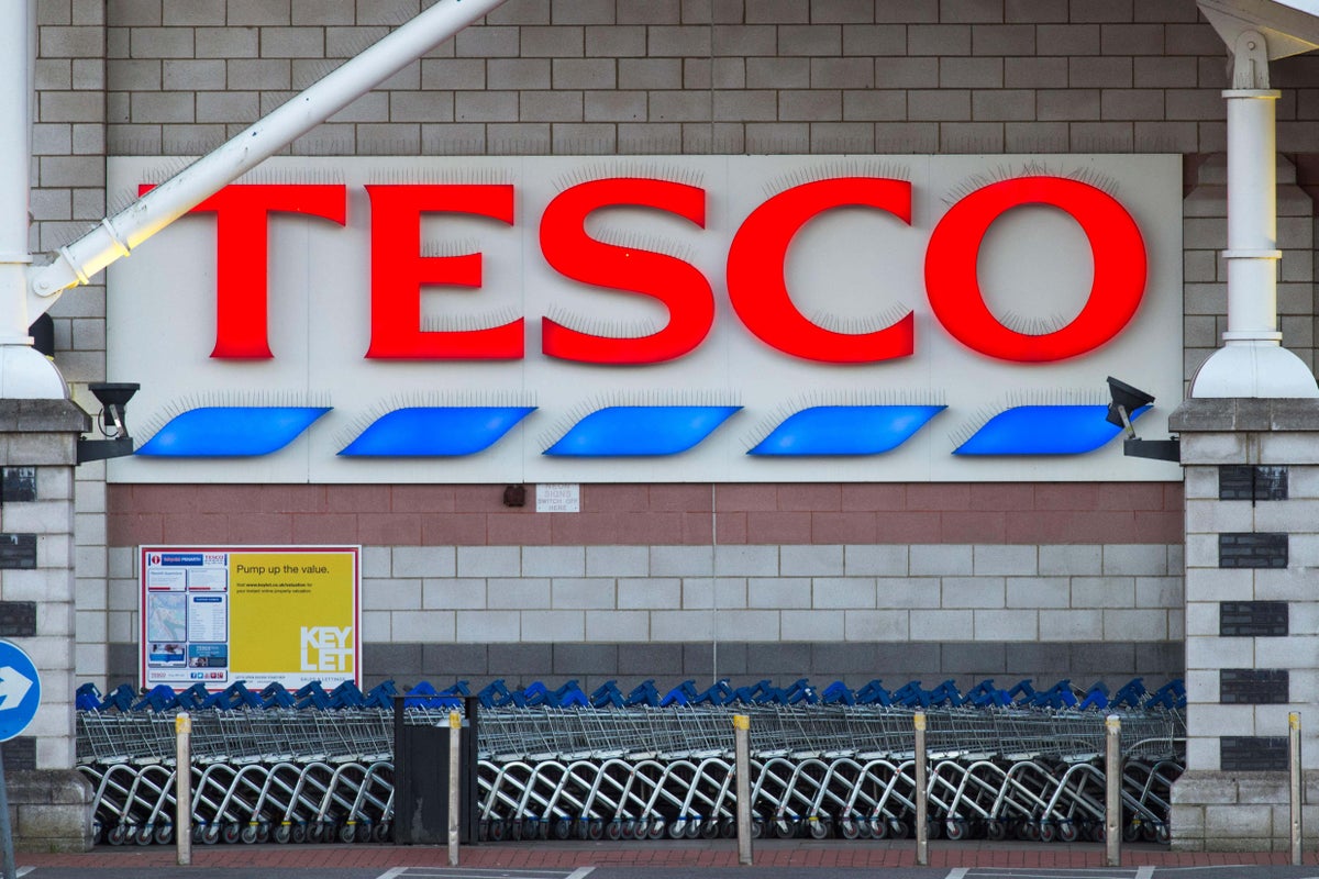 Tesco to lift shopworker wages by 5.2% but scrap extra Sunday pay