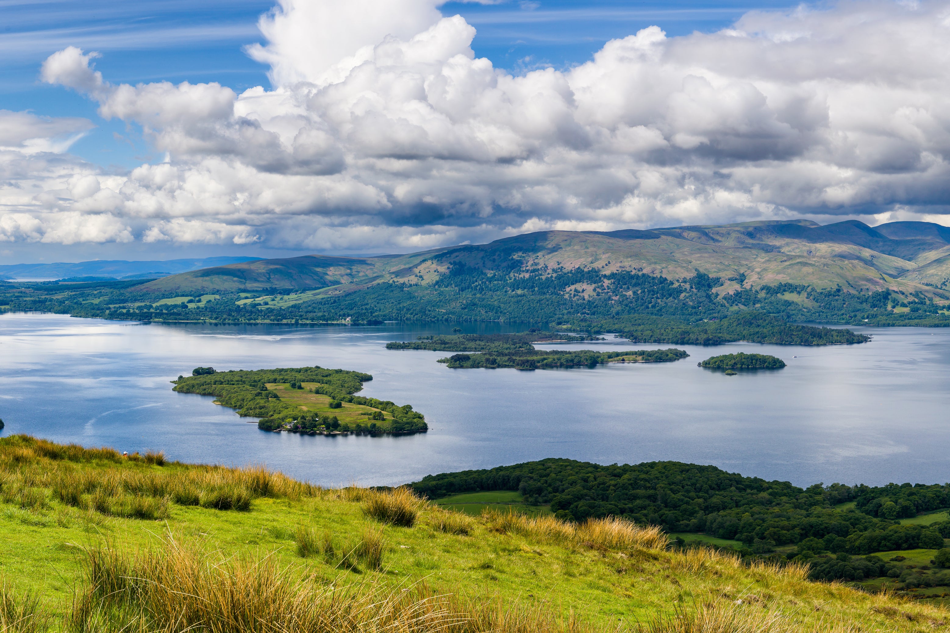 Do Loch Lomond, a rota do voo passa por alguns pontos importantes das Terras Altas