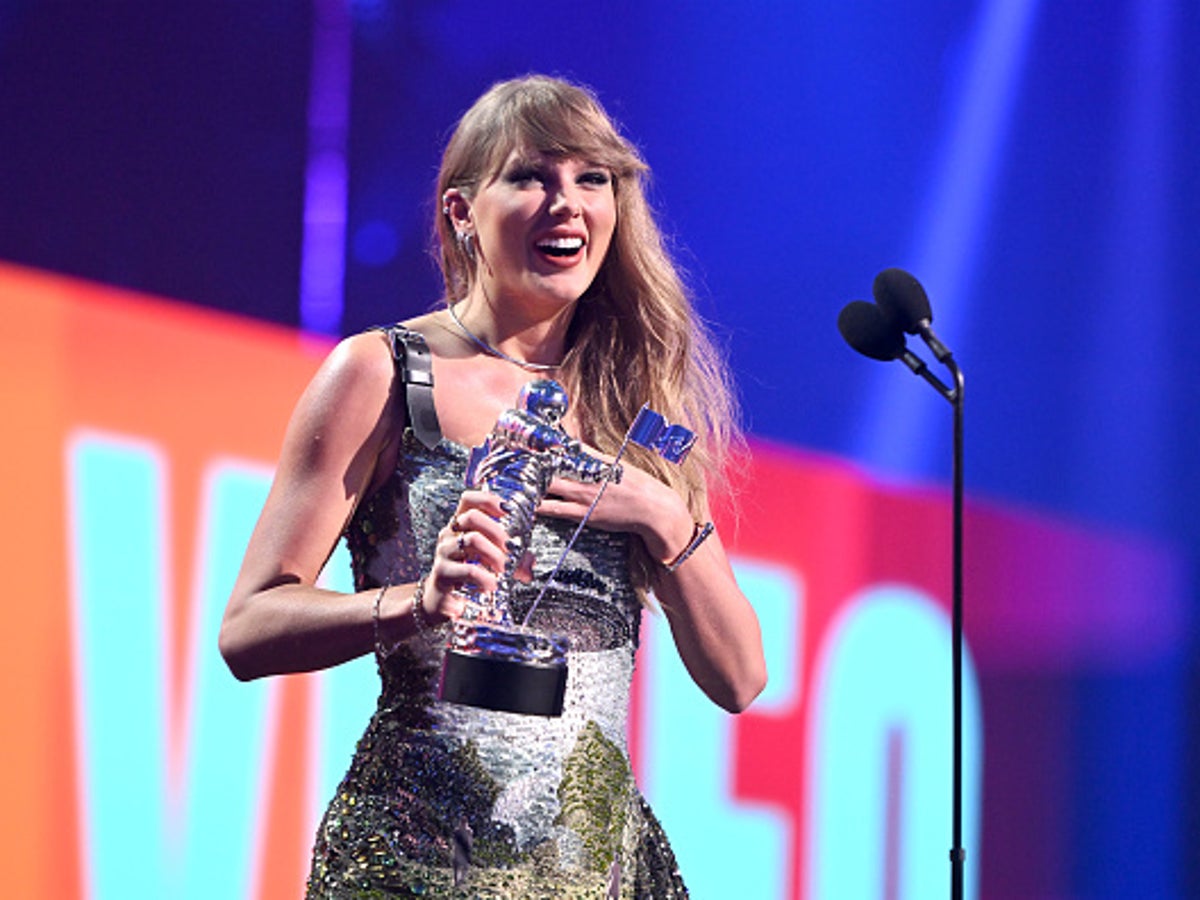 Taylor Swiftâs emotional MTV VMAs speech had fans everywhere in tears â but it was Travis Kelceâs reaction afterward that stole the spotlight. His unexpected words left fans reeling and the internet in a frenzy. What did he say that no one saw coming? - News