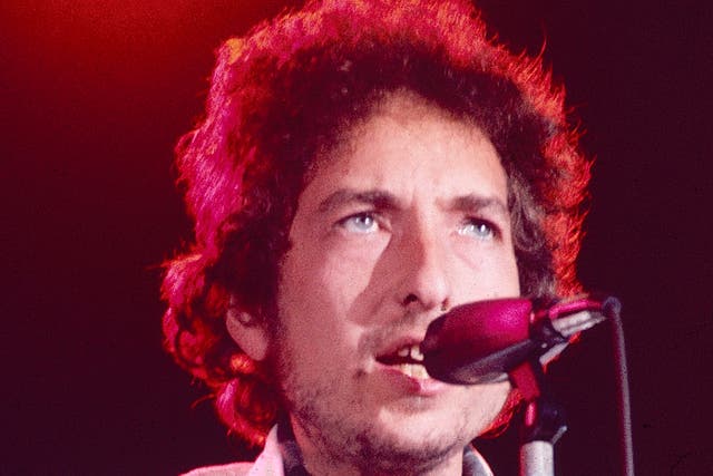 <p>Bob Dylan and The Band perform at The Hollywood Sportatorium in Pembroke Pines, Florida on 19 January 1974</p>