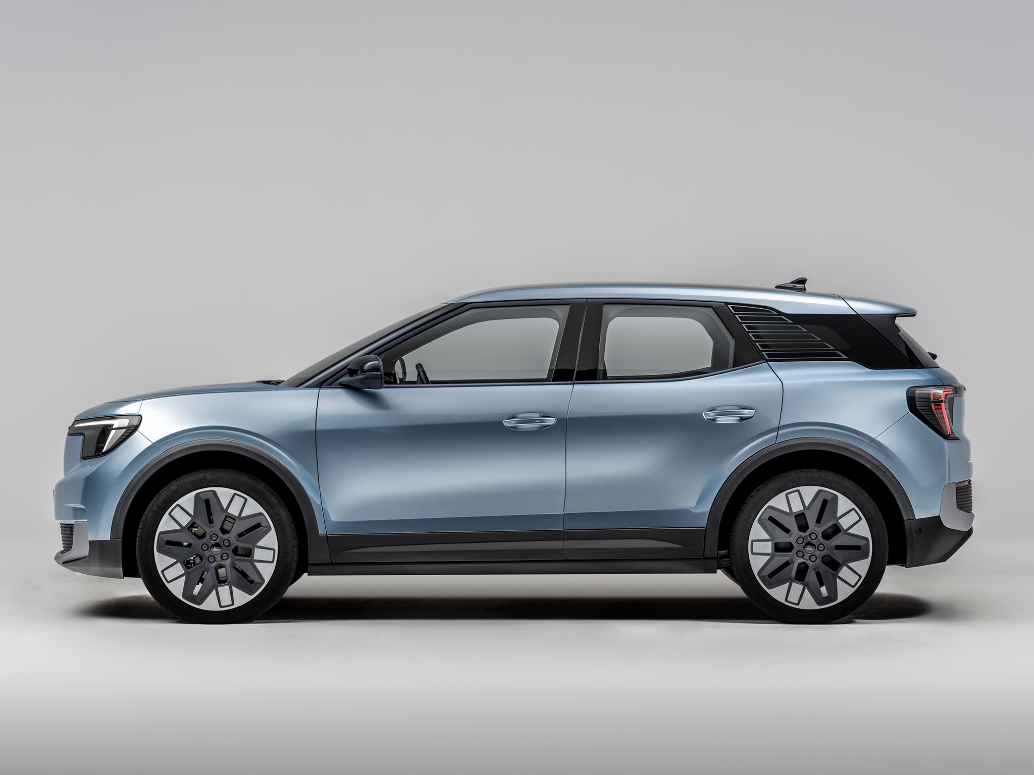 A spacious and practical interior awaits in the new Ford Explorer EV.