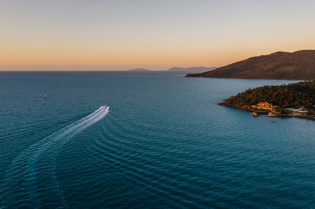 Cruzando a costa de Queensland