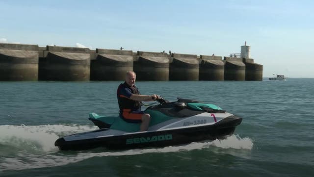 <p>Watch: Ed Davey jet-skis to Lib Dem conference in Brighton.</p>