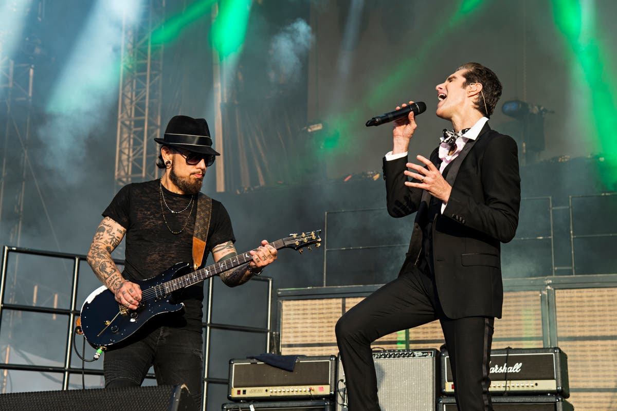 Perry Farrell’s wife reveals reason singer punched Jane’s Addiction guitarist Dave Navarro on stage