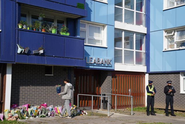 <p>Three people were found dead at a flat in Leabank, Luton  </p>