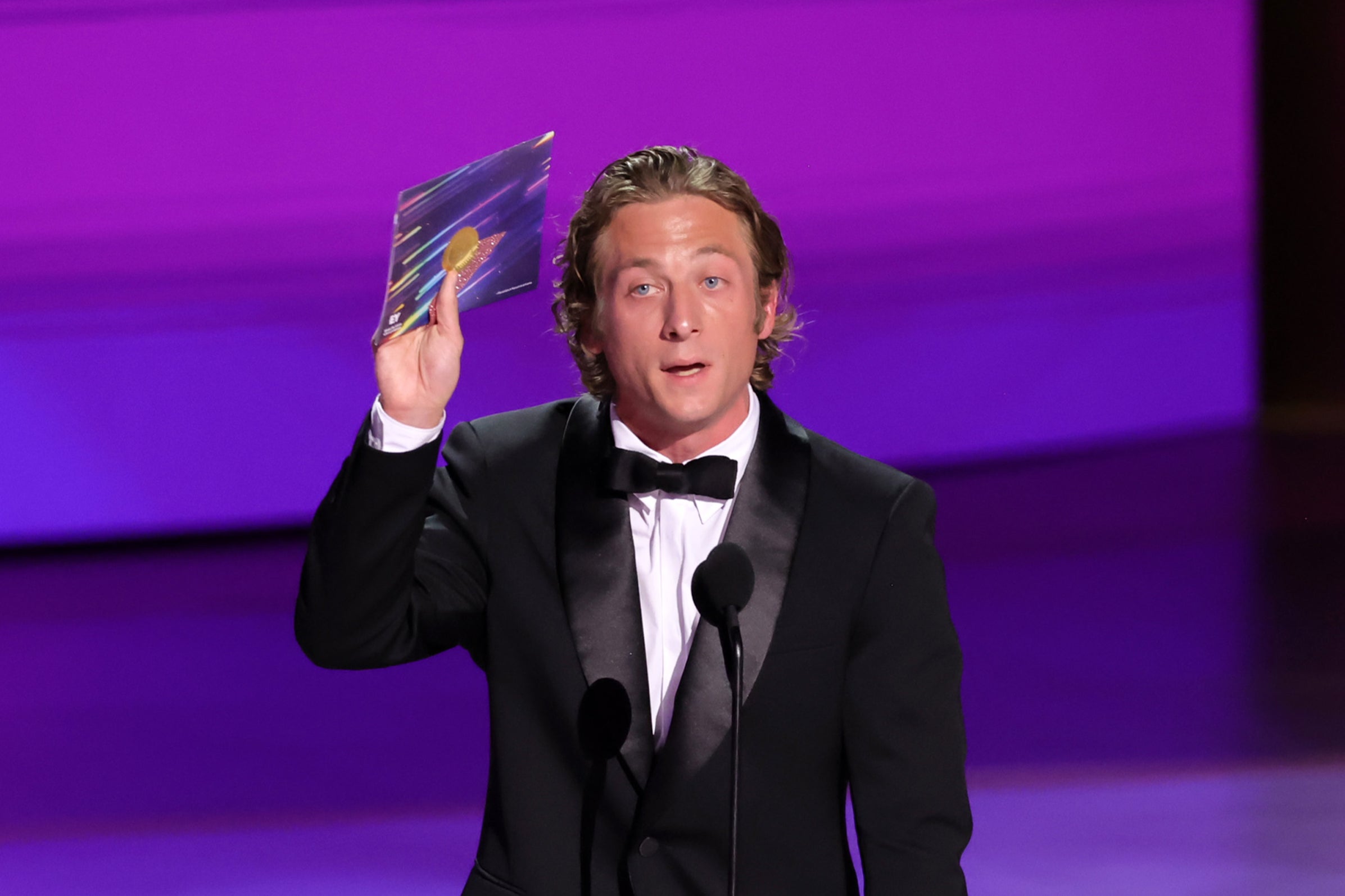 Jeremy Allen White accepts the Outstanding Lead Actor in a Comedy Series at the 2024 Emmys