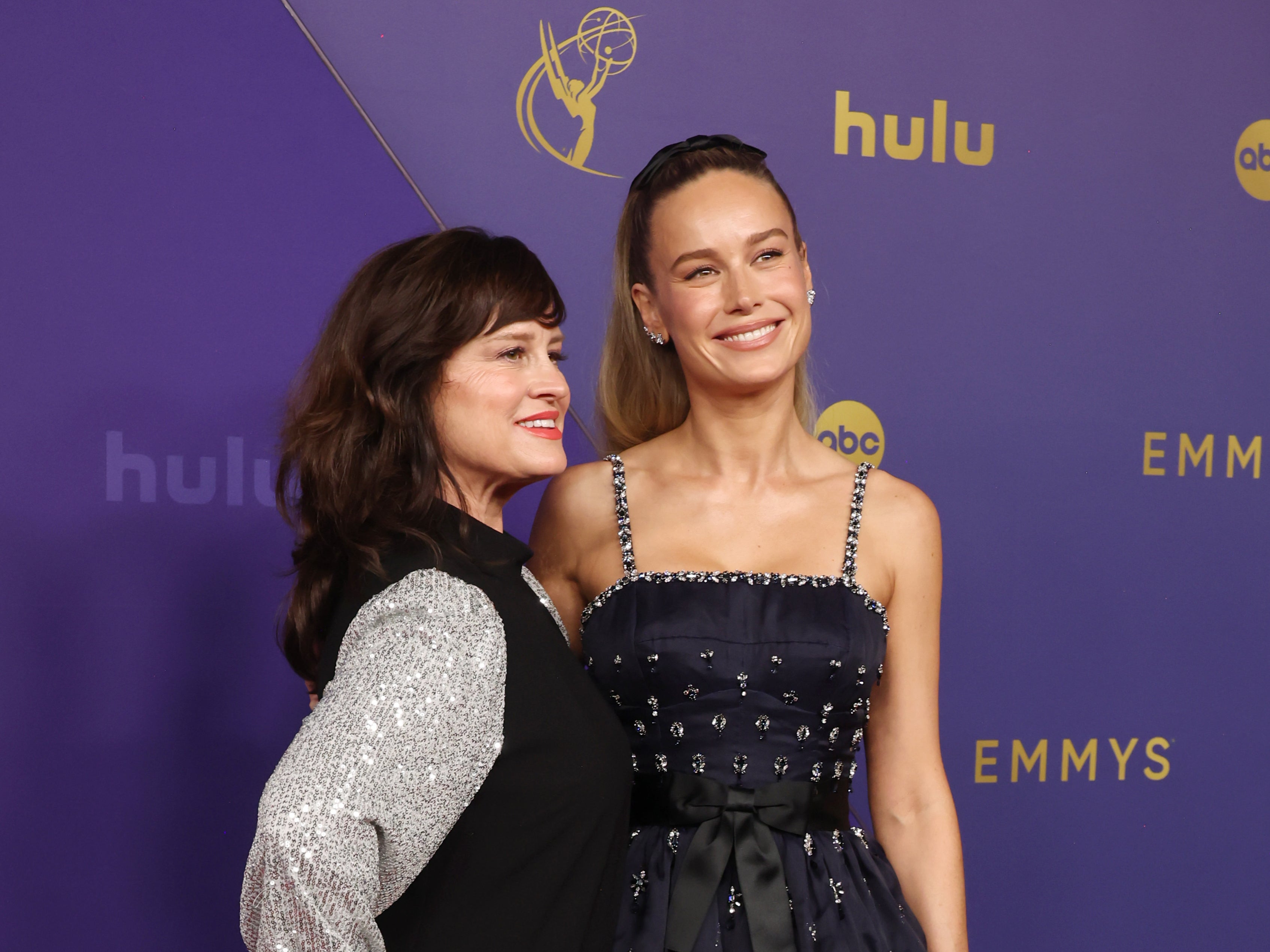 Brie Larson and her mother Heather Edwards attend the 76th Primetime Emmy Awards at Peacock Theater on 15 September 2024.